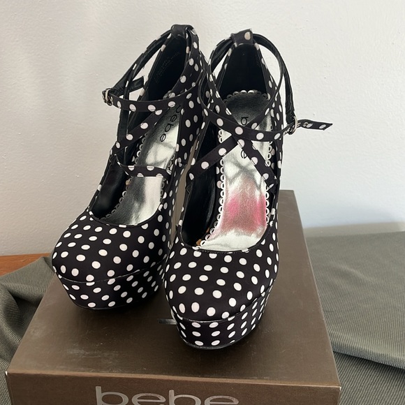 Platform BEBE crisscross ankle strap heels - Picture 4 of 4